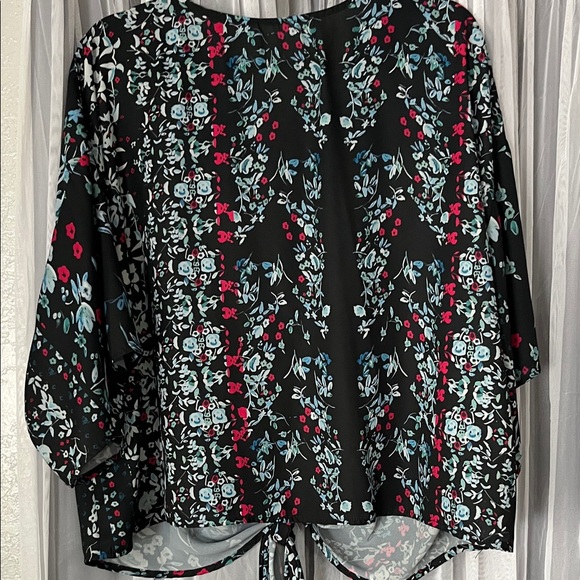 Source Unknown Black Floral Tie-Front V-Neck Blouse - Picture 3 of 4